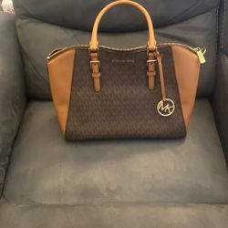 Micheal Kors Large Purse and Wallet