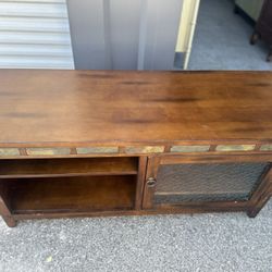 Sturdy wooden TV stand  📐 52"w x 18"d x 25"h  📍Fort Myers - 33907  🚛 Delivery availab