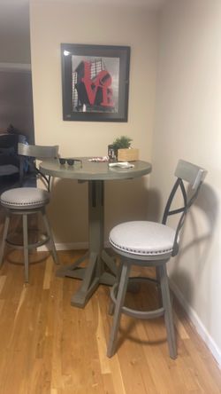 Table with 2 chairs