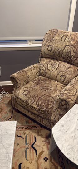 Nailhead recliner in great condition