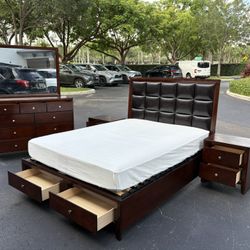 Beautiful Bedroom Set Queen Size Solid Wood Dark Brown Color In EXCELLENT Condition  