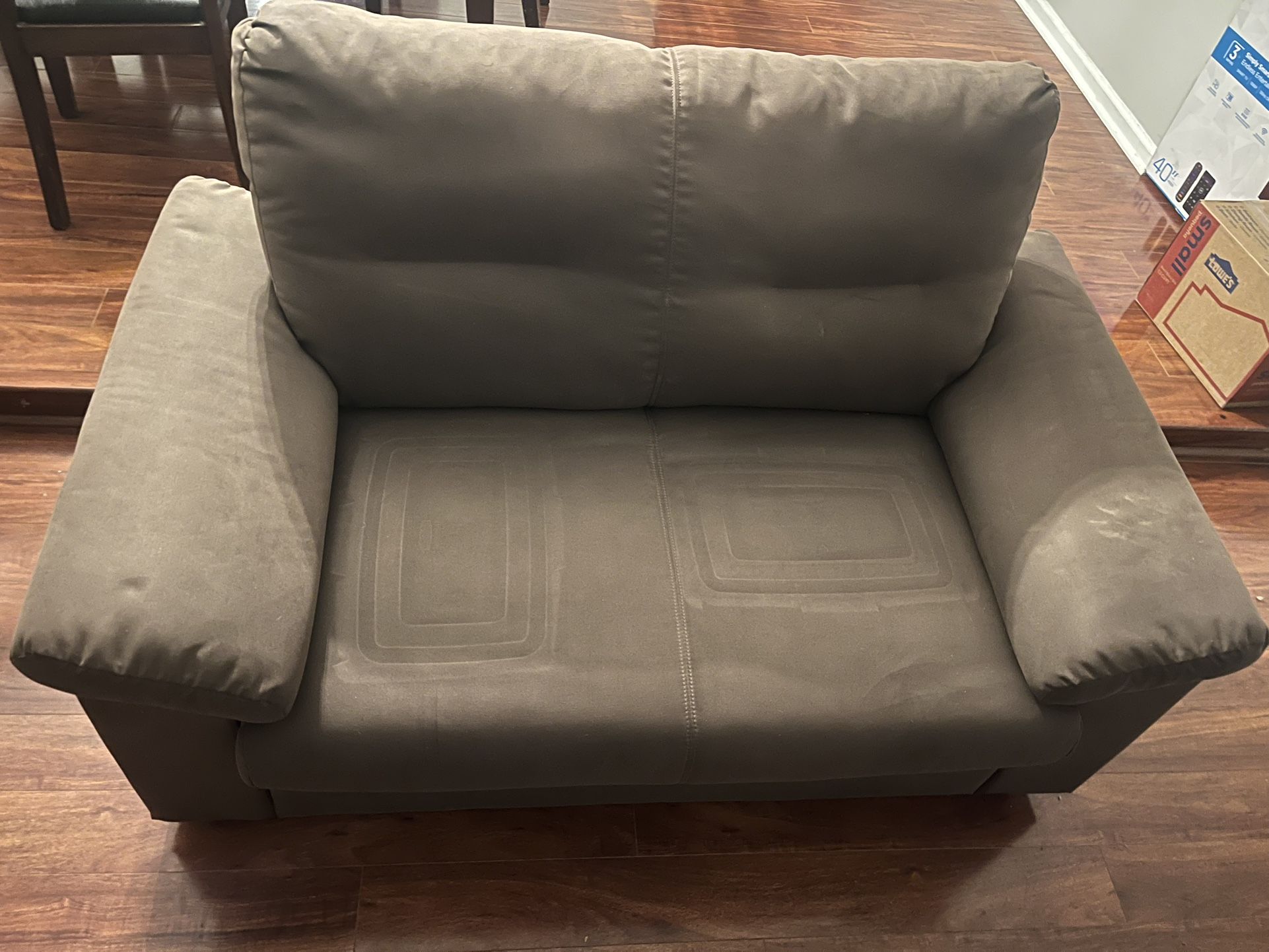 Comfortable Loveseat Couch – Neutral Color