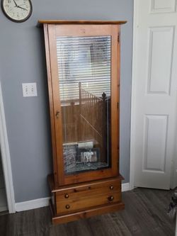 Gun cabinet