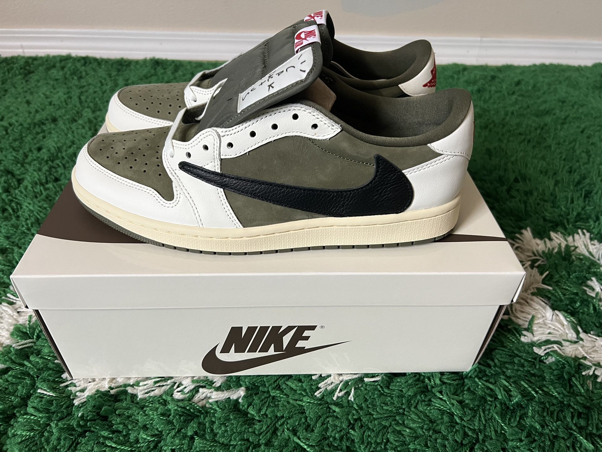 Jordan 1 Low Travis Scott
