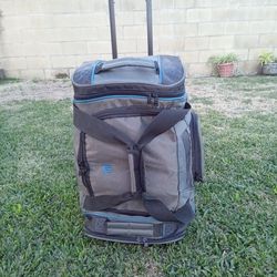 Full Rolling Duffle Bag Good Condition, Carry On Bag , Only 40$