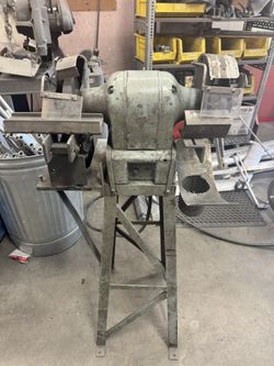 Vintage Black And Decker Bench Grinder. 