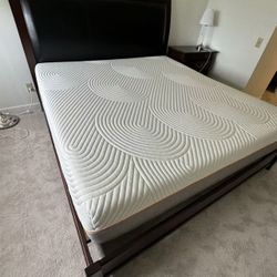 Like New Tempur-pedic King Bed set (free Delivery)