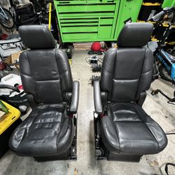 GMC Denali XL Captains Chairs