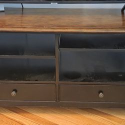 Entertainment center