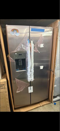 Box side by side refrigerator GE