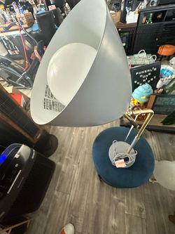 Assesso table lamp with phone charger