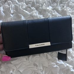 TAHARI • Women’s Black Wallet • 