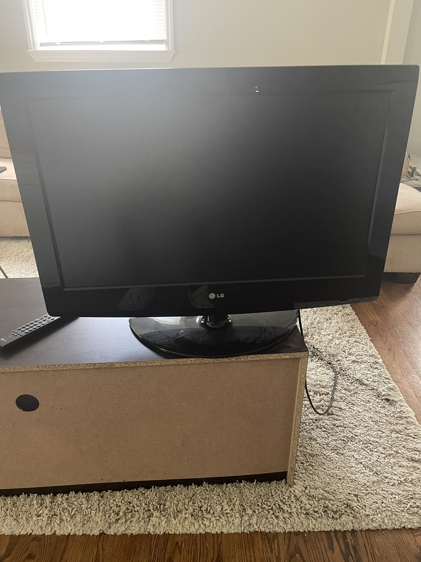 32 Inch LG TV with Remote