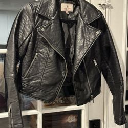 Leather Jacket w/remove-able Fur Collar
