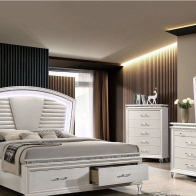 7 Piece Queen Bedroom Set In Pearl White 