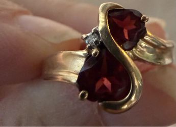 VINTAGE Garnet heart ring with Diamond accent, STUNNING!