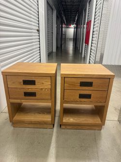 Set of two night stands