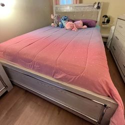 Queen Size Bedroom (4-pieces)