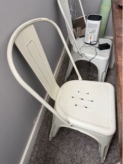 2 Metal dinning or desk chairs