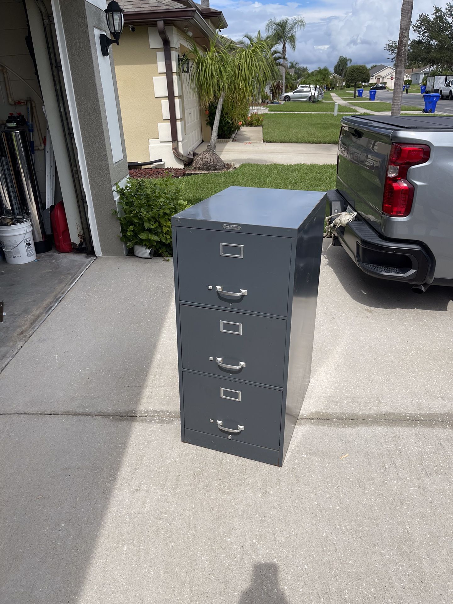 3 DRAWER LETTER/LEGAL VERTICAL FILE CABINET