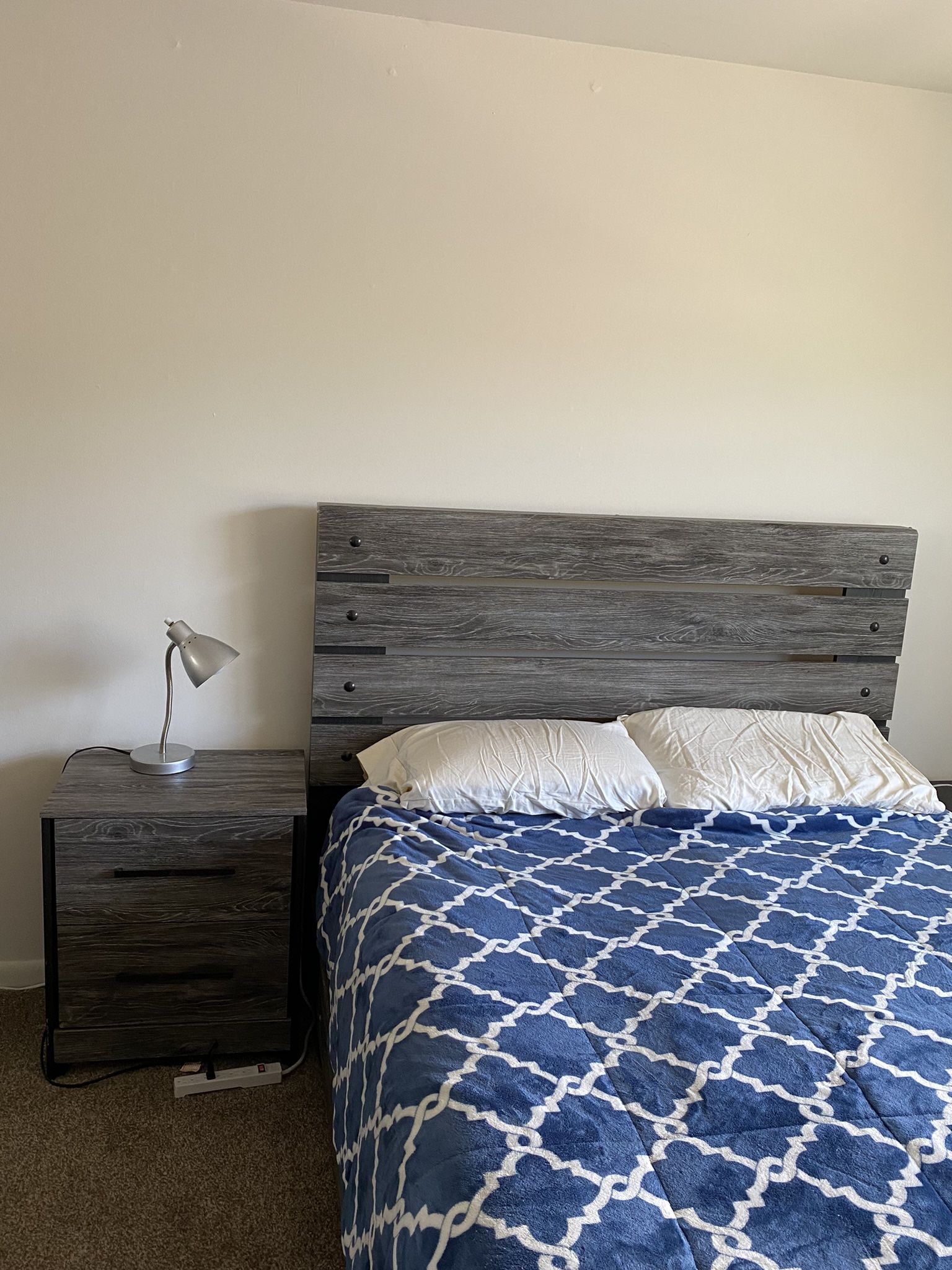 6 Piece Ashley’s Queen Panel Bedroom Set