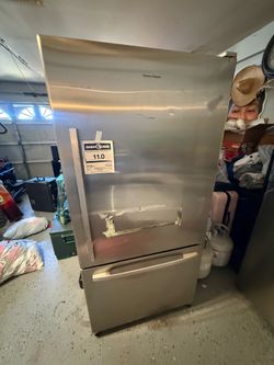 Fisher & Paykel 4 17.1-cu ft Counter-depth Bottom-Freezer Refrigerator (Stainless Steel)