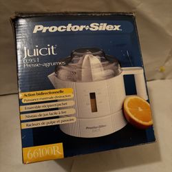 Proctor Silex 66100R Juicit 16 oz Citrus Juicer Container Pitcher Combo - White