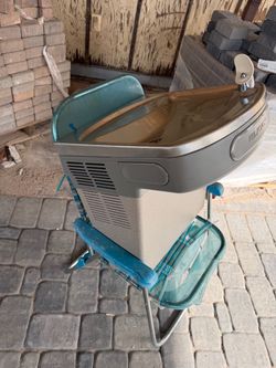 Elkay water fountain non refrigerated
