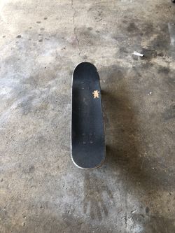 Skate board wit extra thunder trucks