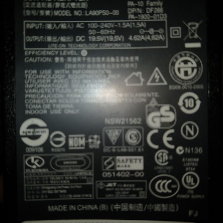 Dell 90 W AC adapter