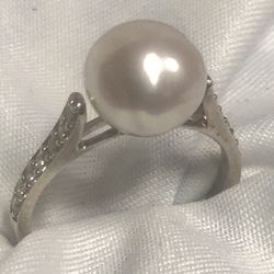 Silver Pearl Ladies Ring