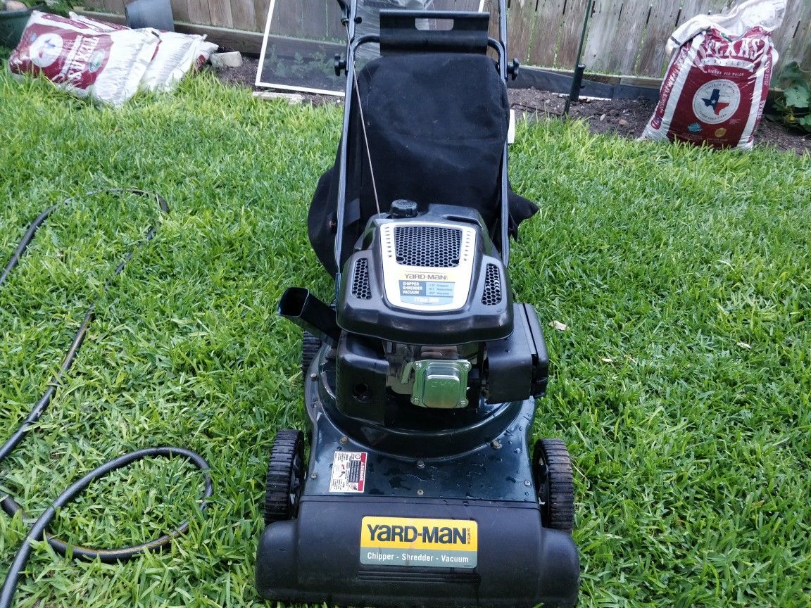 Yard vacuum