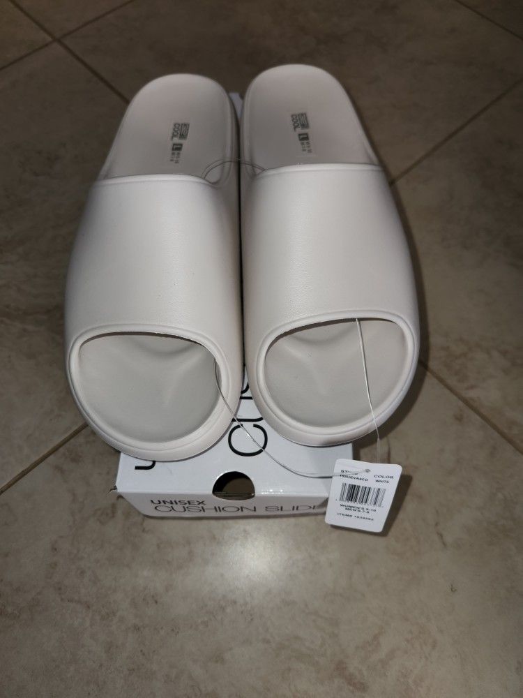 Unsex cushion slide White W 9-10 or M 7-8
