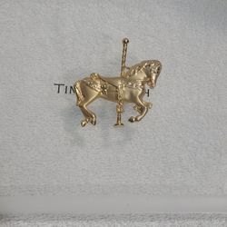 Vintage Horse Carousel Brooch Pin Goldtone Gold Color Smooth Finish Pre-owned 