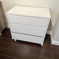 White Drawers Weslaco Pick Up 