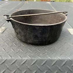 Wagner/Griswold Cast Iron Dutch Oven