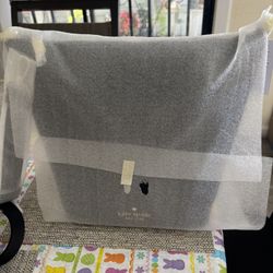 Purse Kate Spade brand New  Medium And black Color