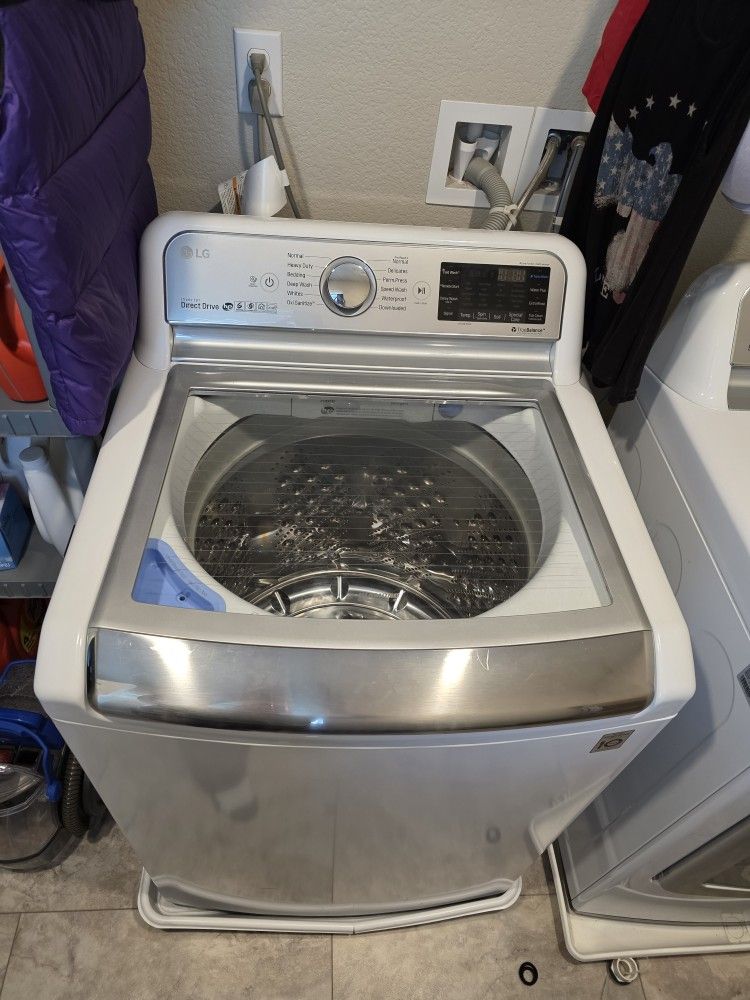 Lg Washer 5.5 Cu.ft .And Gas Dryer 7.3 Cu.ft