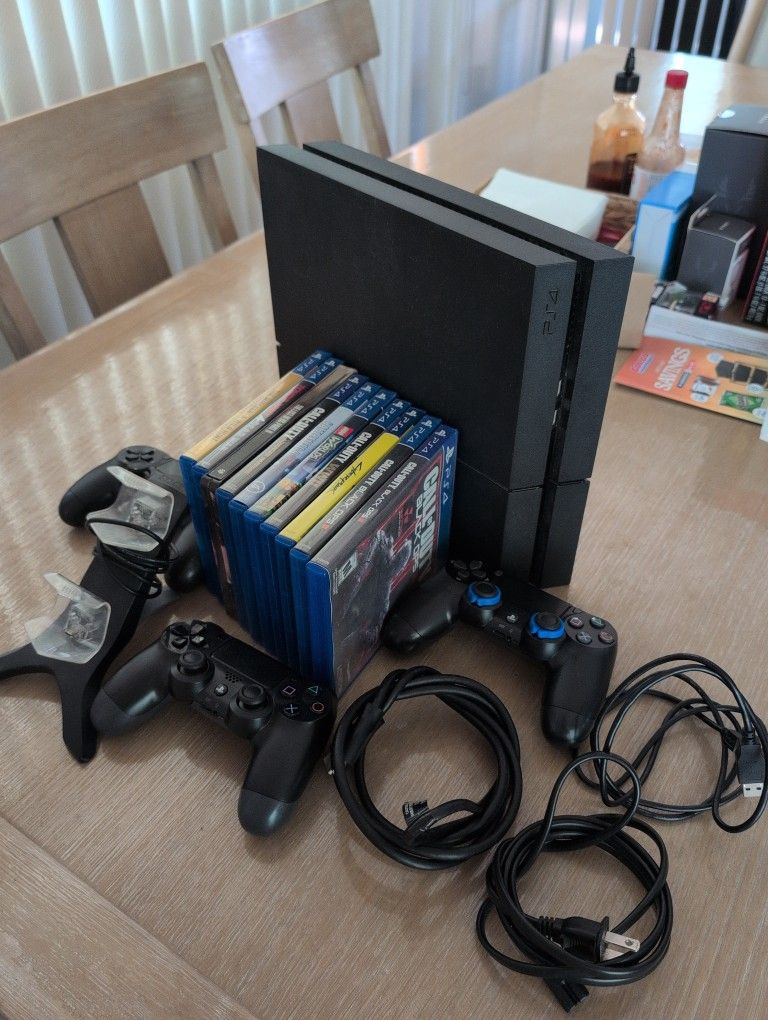 PS4 with Games, 3 Controllers and 2 Controller Charger