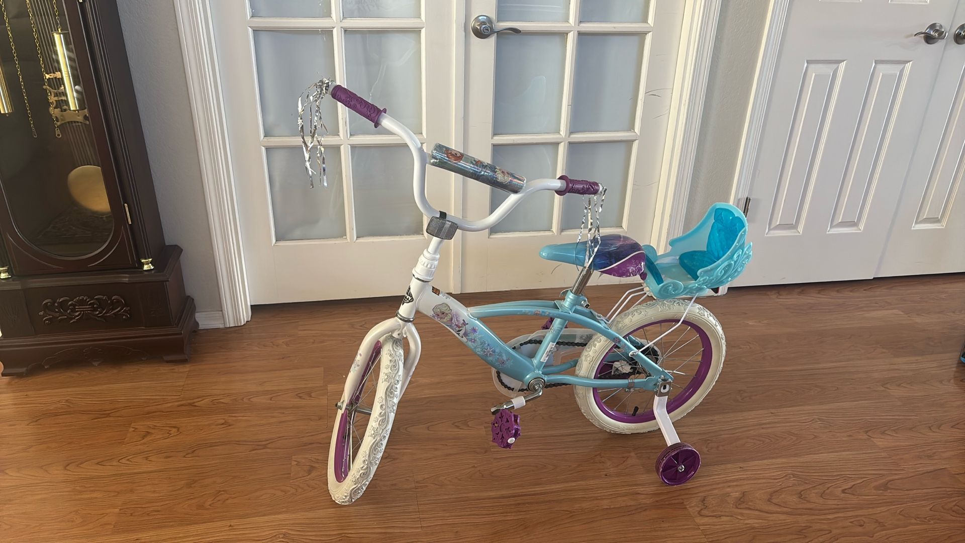 Frozen Bike girls 16 “ with adjustable seat