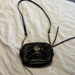 Small Black Gucci Crossbody - Gold Details