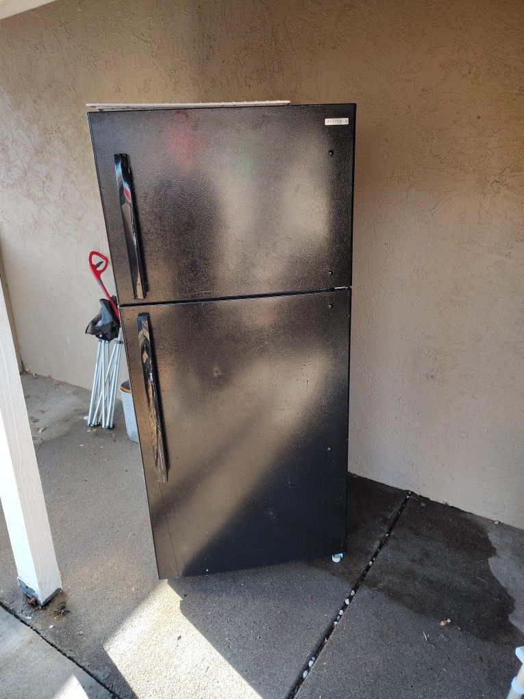 Insignia Refrigerator