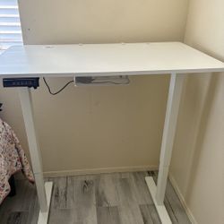 Adjustable Height Electric Desk (40x24)
