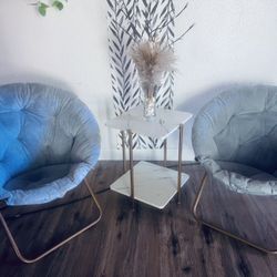 End Table And 2 Chairs 