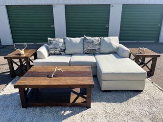 Sectional Off-White reversible chase very clean