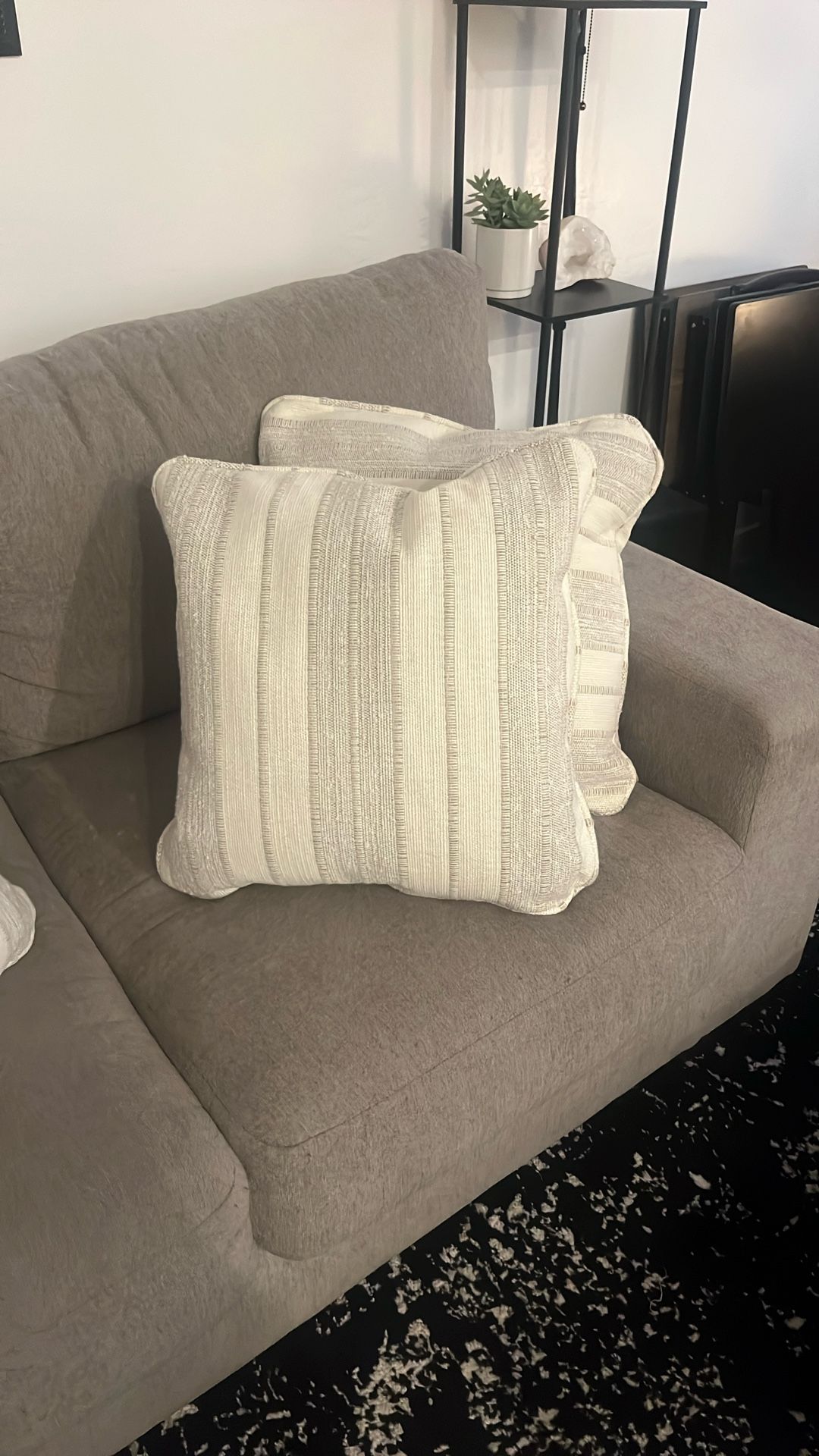 Ashley Furniture Throw Pillows Set of 4