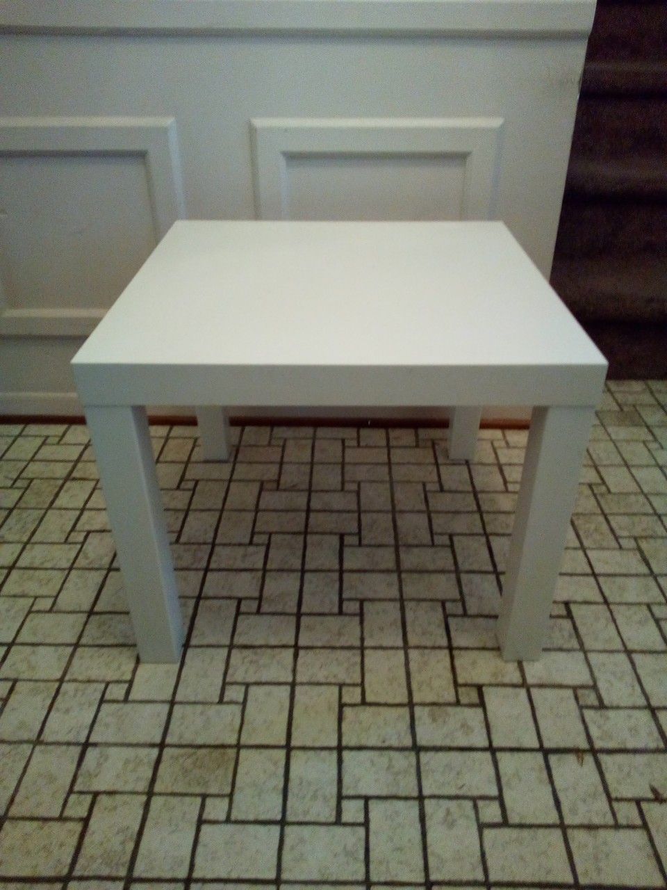 Coffee/ end table/ white wood laminate table