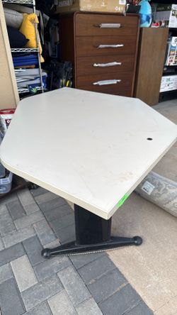 Work bench/ Table
