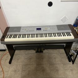 Yamaha DGX-640 Piano – Great Condition – $500 OBO