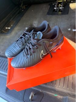 Nike Legend 10 Academy soccer shoes size 5.5